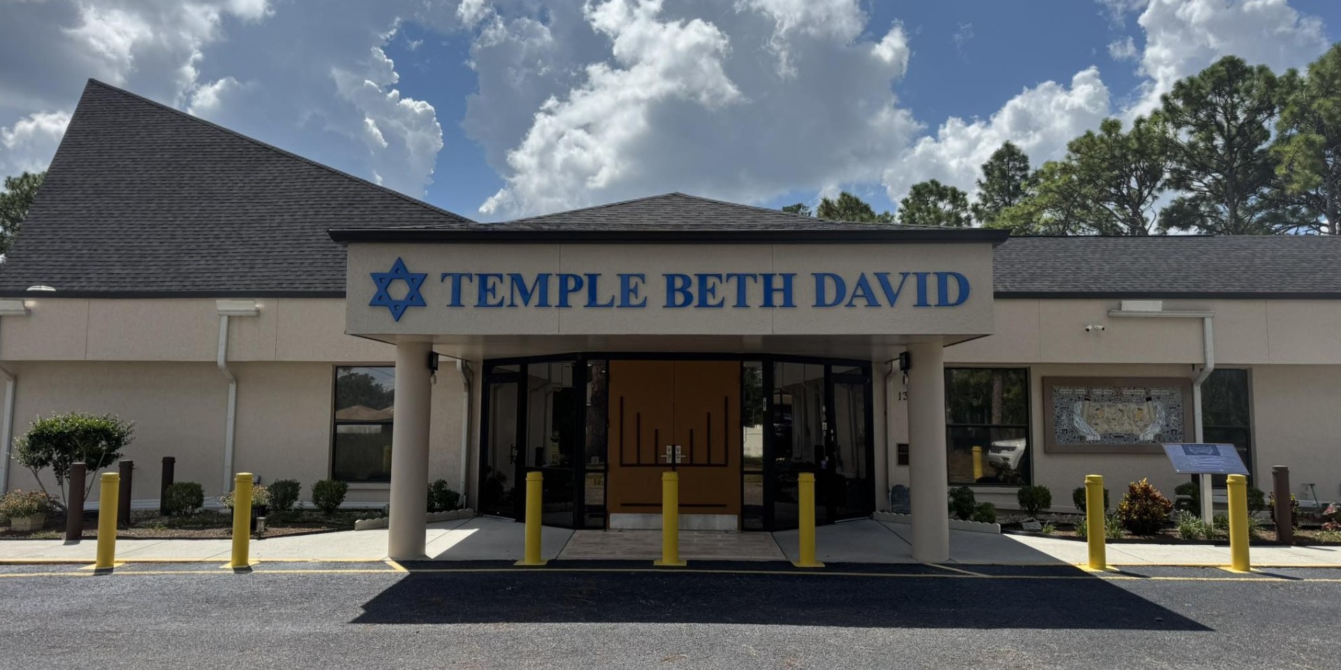 Front entrance of Temple Beth David in Spring Hill, Florida